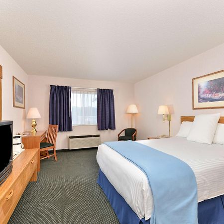 Americas Best Value Inn & Suites - Tahquamenon Country Newberry Exteriör bild