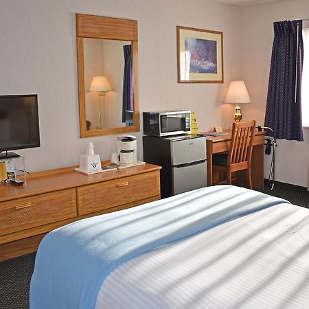 Americas Best Value Inn & Suites - Tahquamenon Country Newberry Exteriör bild