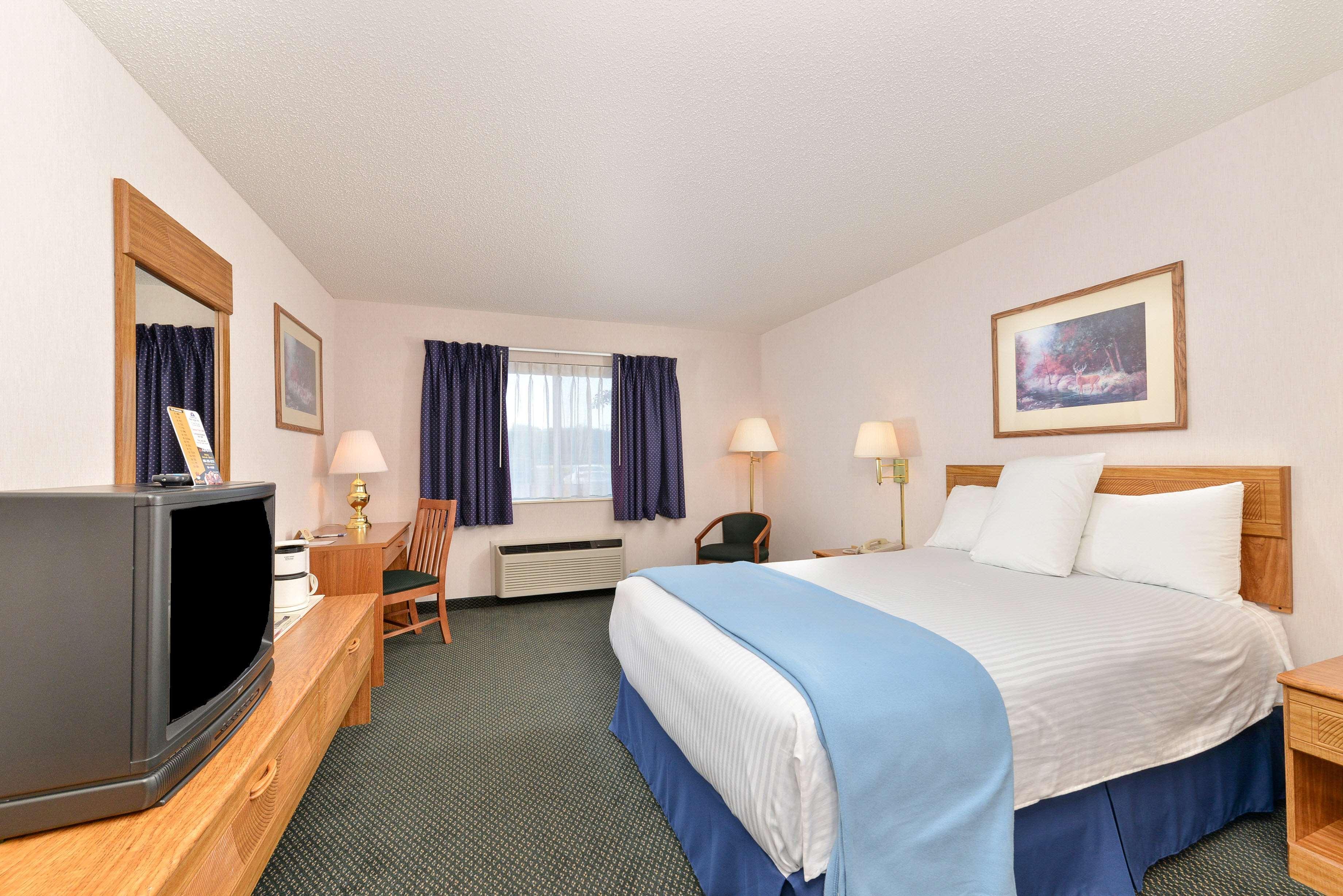 Americas Best Value Inn & Suites - Tahquamenon Country Newberry Exteriör bild