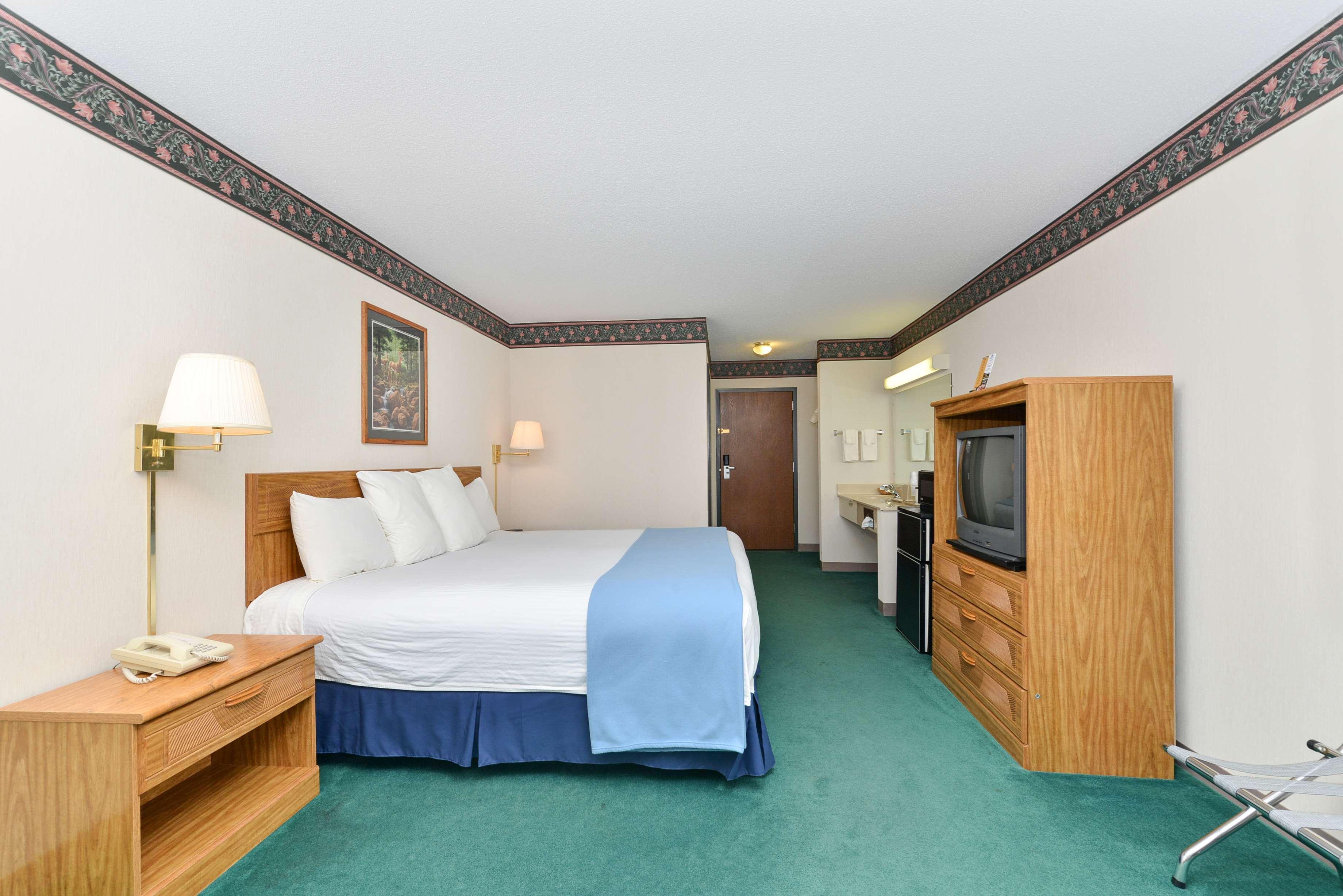 Americas Best Value Inn & Suites - Tahquamenon Country Newberry Exteriör bild