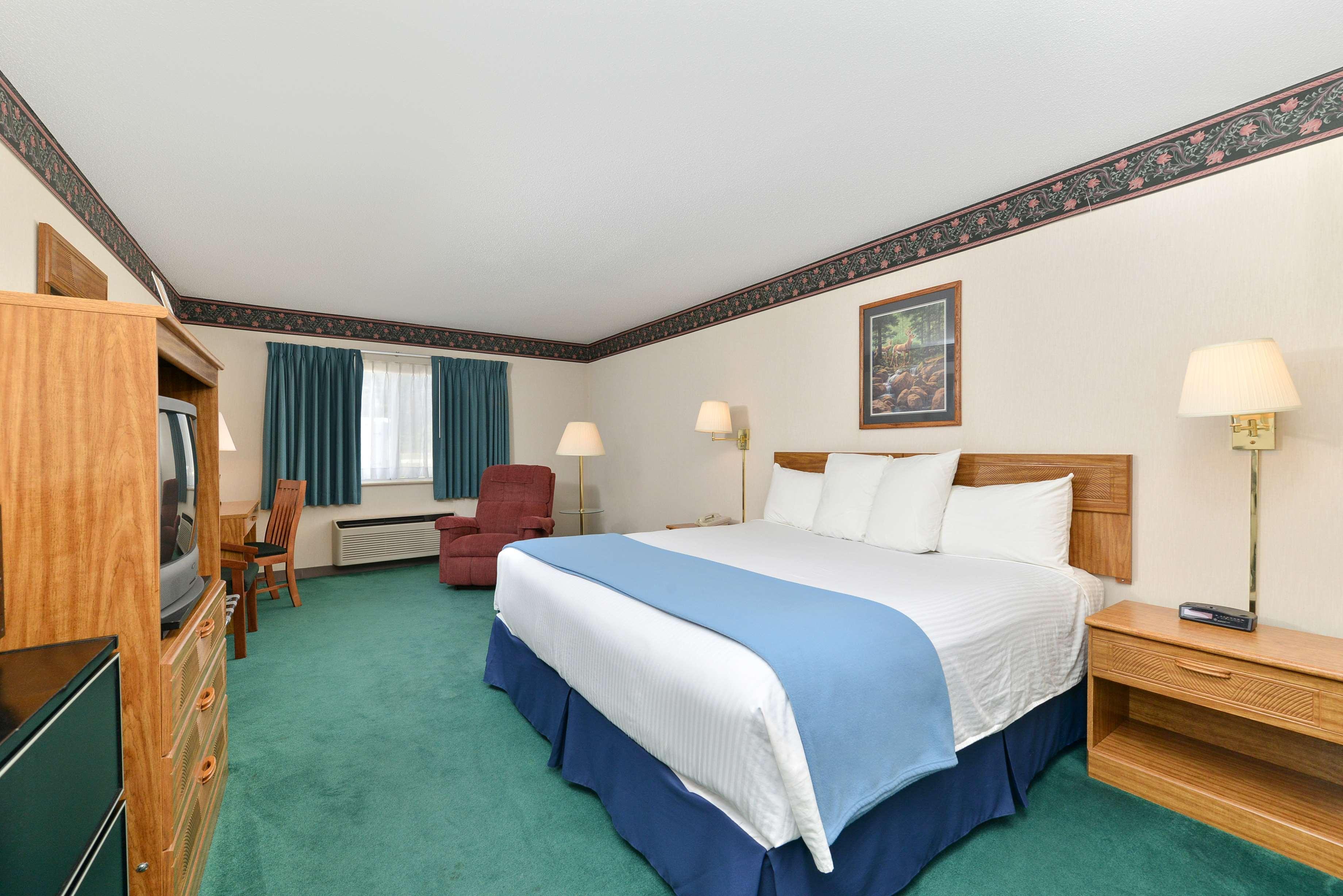 Americas Best Value Inn & Suites - Tahquamenon Country Newberry Exteriör bild
