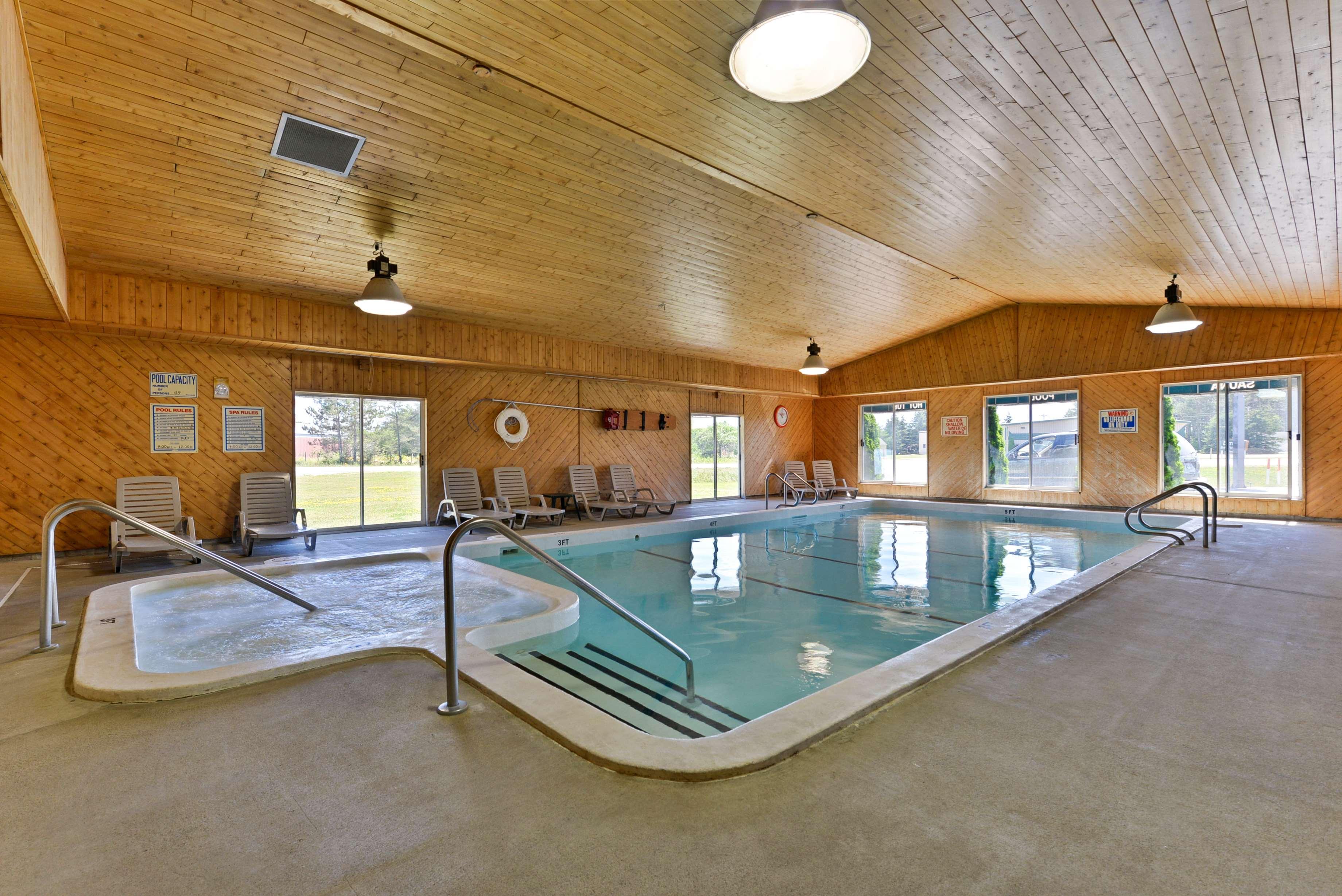 Americas Best Value Inn & Suites - Tahquamenon Country Newberry Exteriör bild