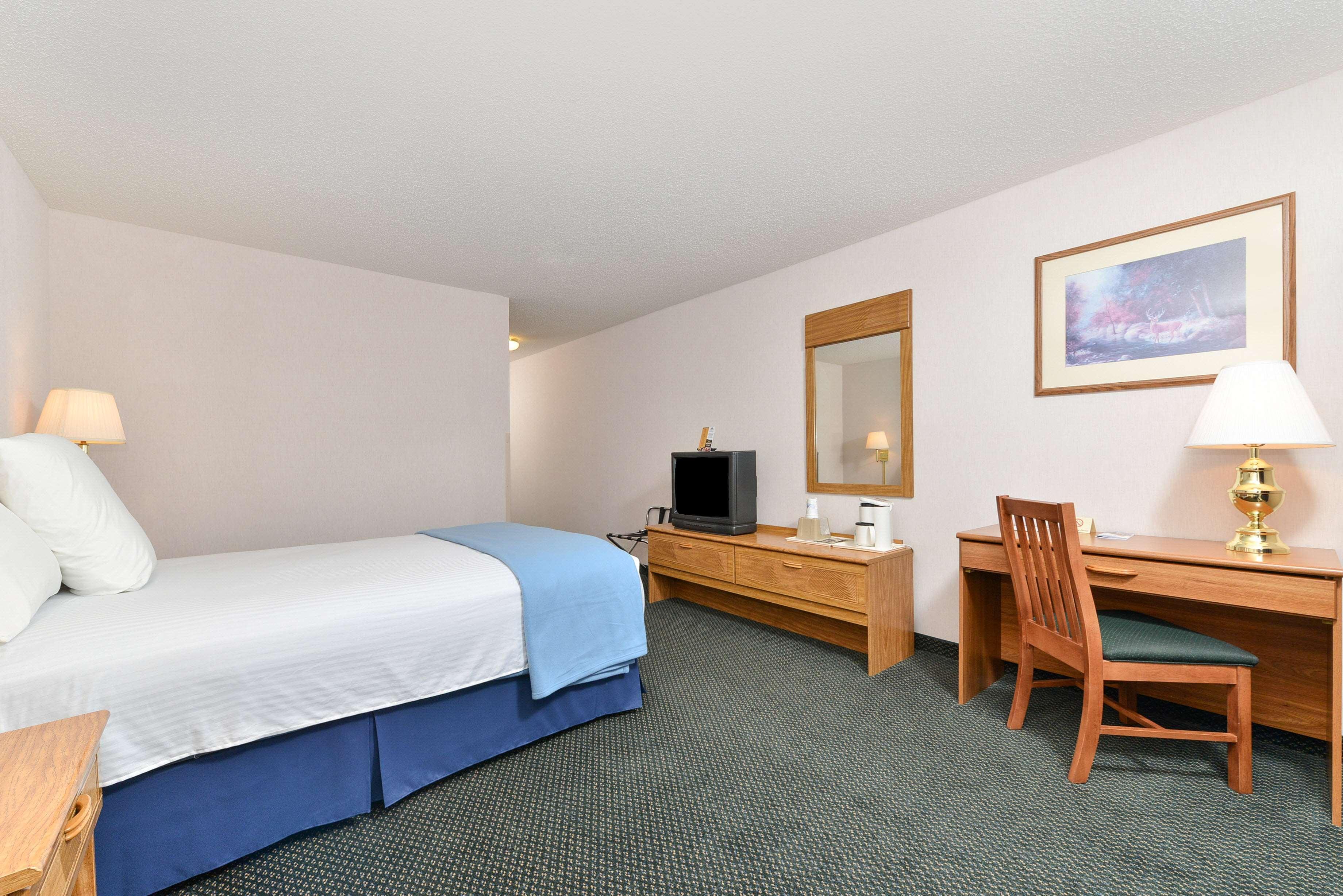Americas Best Value Inn & Suites - Tahquamenon Country Newberry Exteriör bild