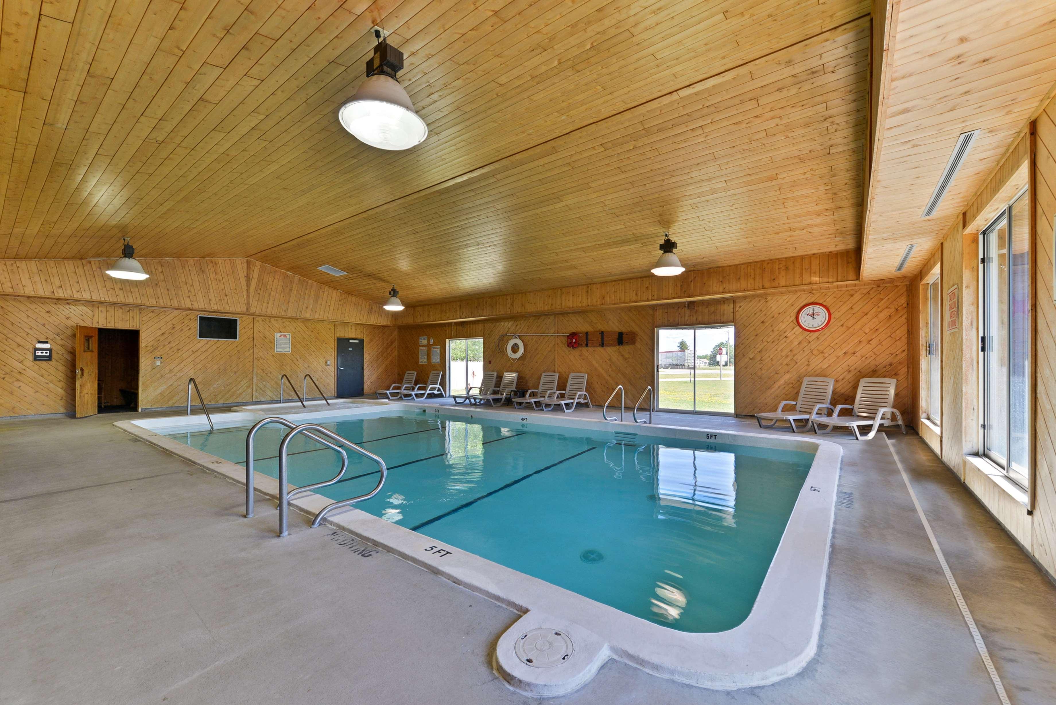 Americas Best Value Inn & Suites - Tahquamenon Country Newberry Exteriör bild