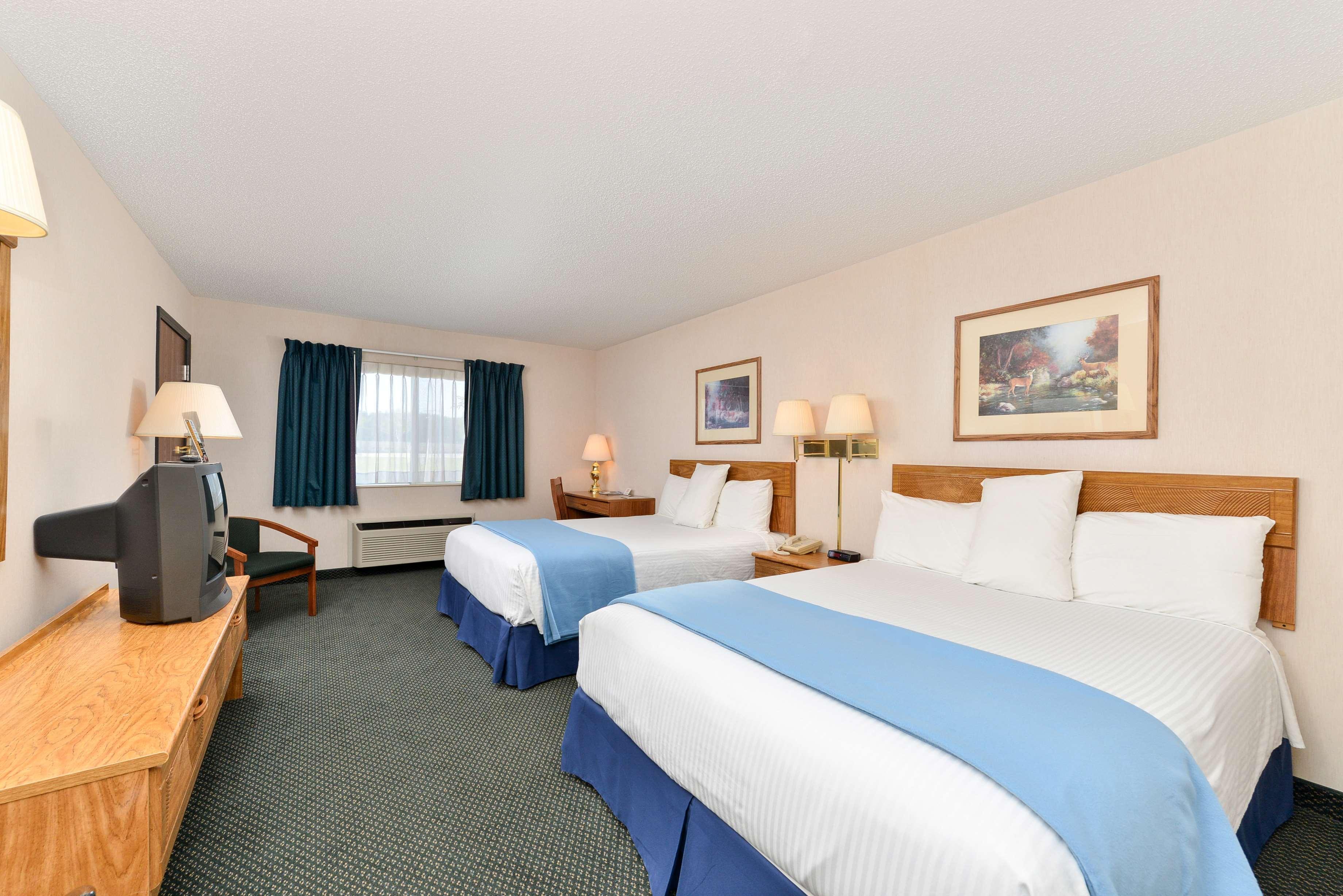 Americas Best Value Inn & Suites - Tahquamenon Country Newberry Exteriör bild