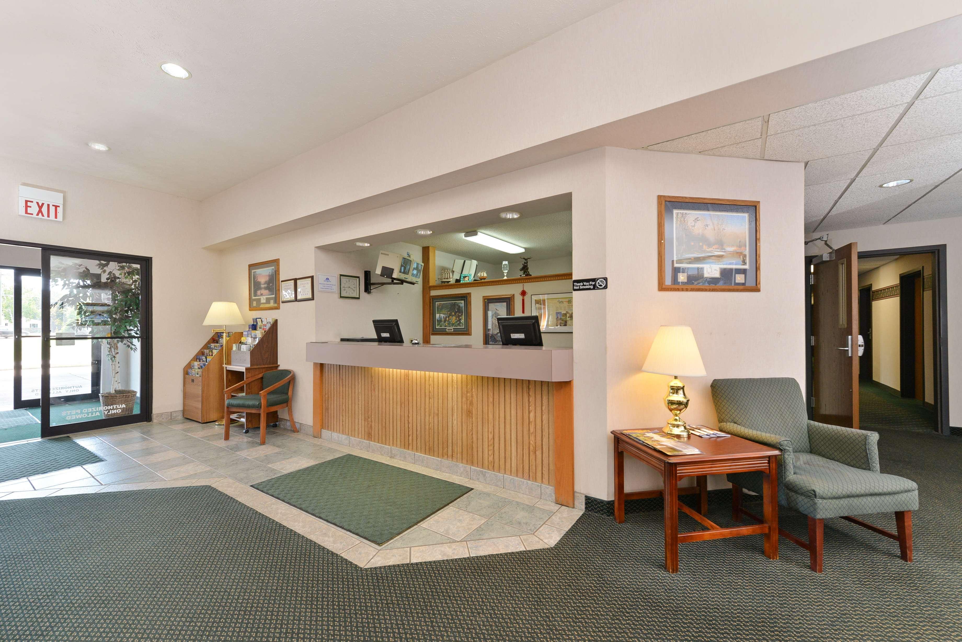 Americas Best Value Inn & Suites - Tahquamenon Country Newberry Exteriör bild