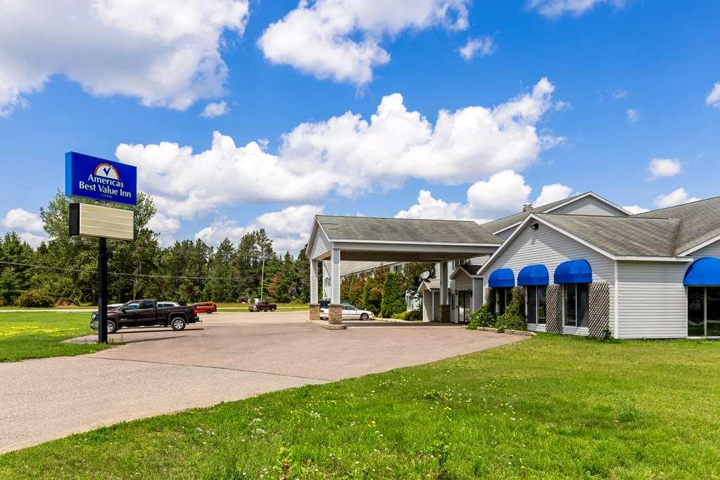 Americas Best Value Inn & Suites - Tahquamenon Country Newberry Exteriör bild