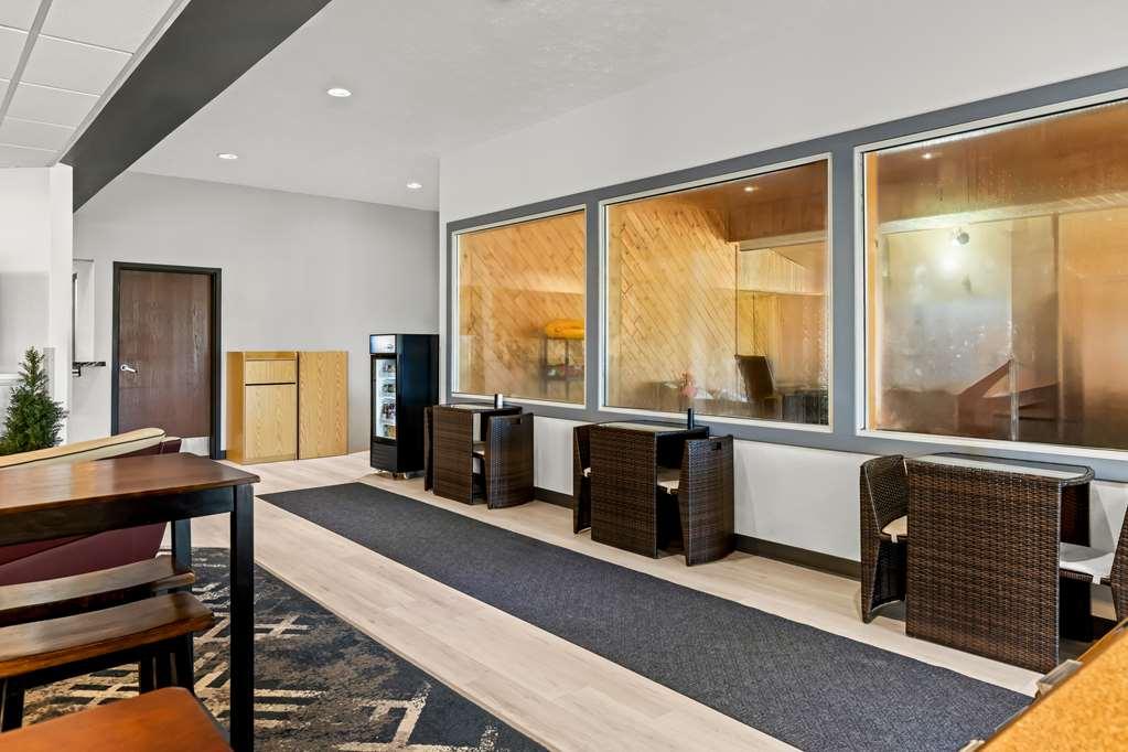 Americas Best Value Inn & Suites - Tahquamenon Country Newberry Restaurang bild