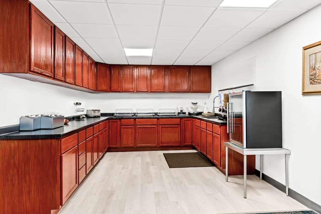 Americas Best Value Inn & Suites - Tahquamenon Country Newberry Restaurang bild