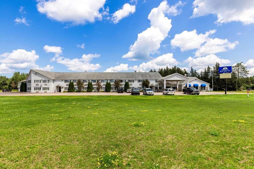 Americas Best Value Inn & Suites - Tahquamenon Country Newberry Exteriör bild