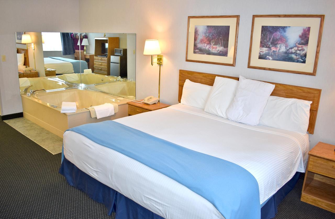 Americas Best Value Inn & Suites - Tahquamenon Country Newberry Exteriör bild