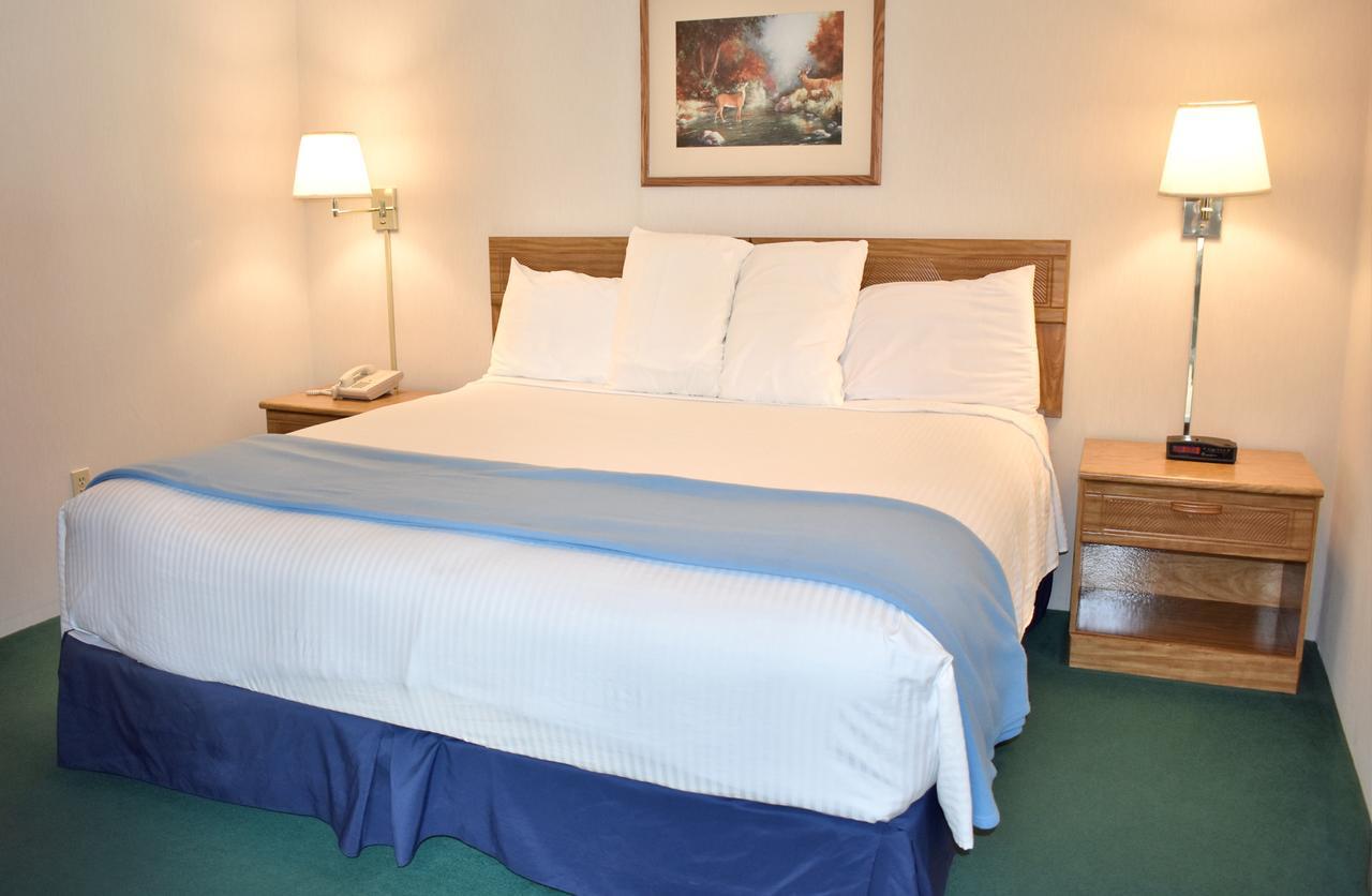 Americas Best Value Inn & Suites - Tahquamenon Country Newberry Exteriör bild