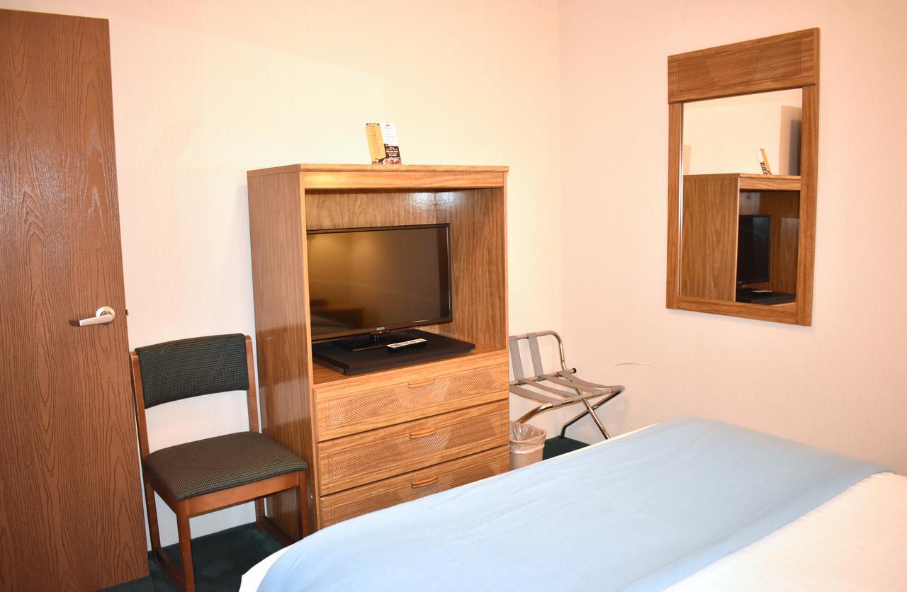 Americas Best Value Inn & Suites - Tahquamenon Country Newberry Exteriör bild