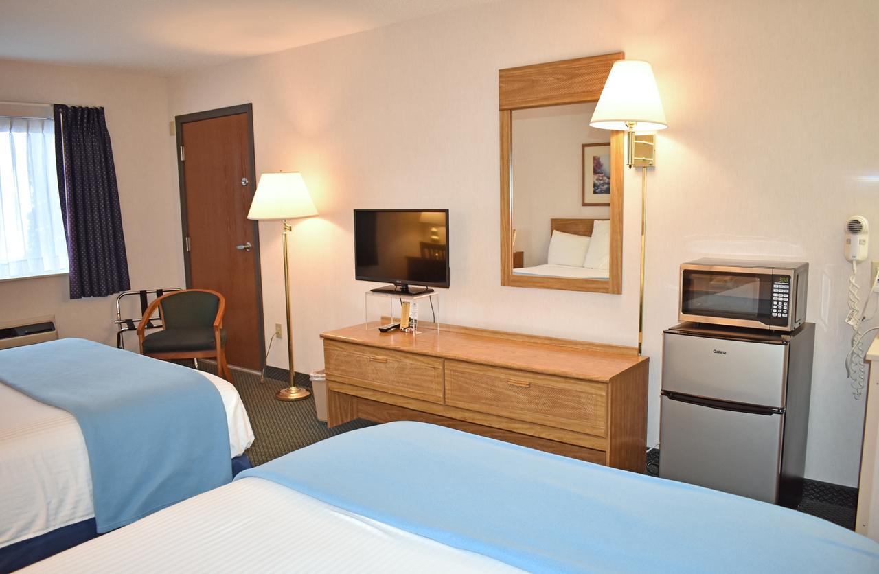 Americas Best Value Inn & Suites - Tahquamenon Country Newberry Exteriör bild