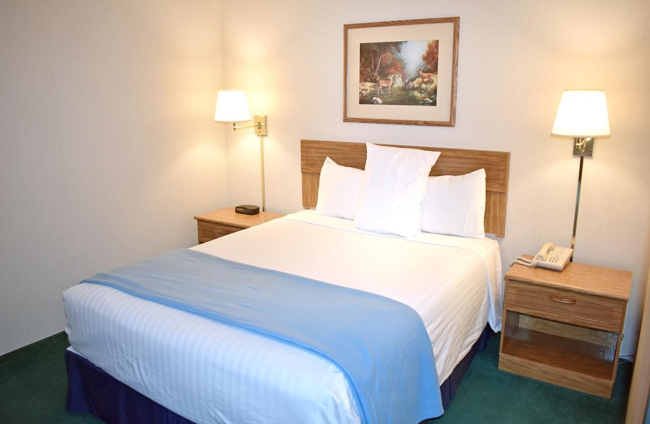 Americas Best Value Inn & Suites - Tahquamenon Country Newberry Exteriör bild