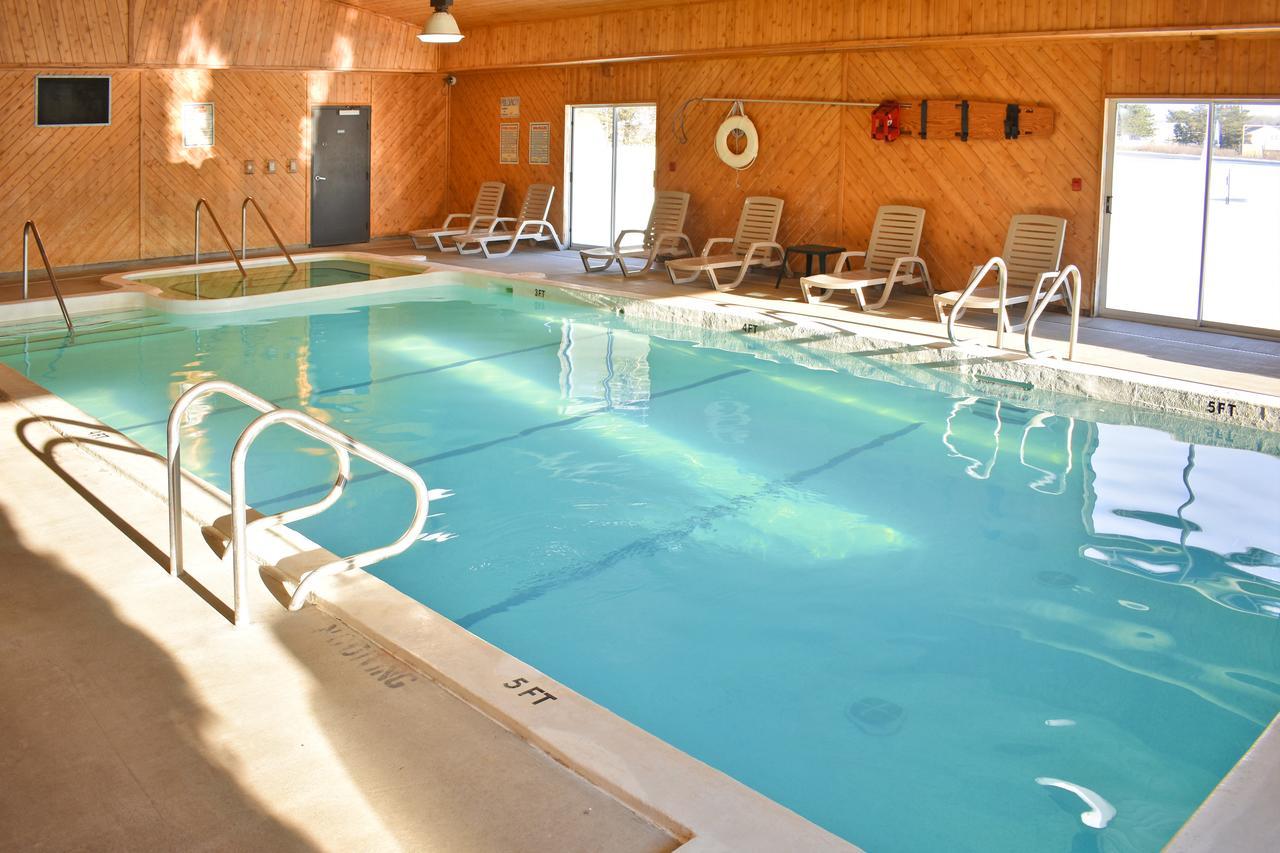 Americas Best Value Inn & Suites - Tahquamenon Country Newberry Exteriör bild