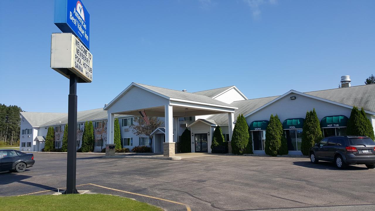 Americas Best Value Inn & Suites - Tahquamenon Country Newberry Exteriör bild
