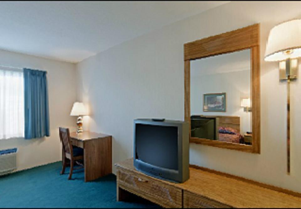 Americas Best Value Inn & Suites - Tahquamenon Country Newberry Exteriör bild